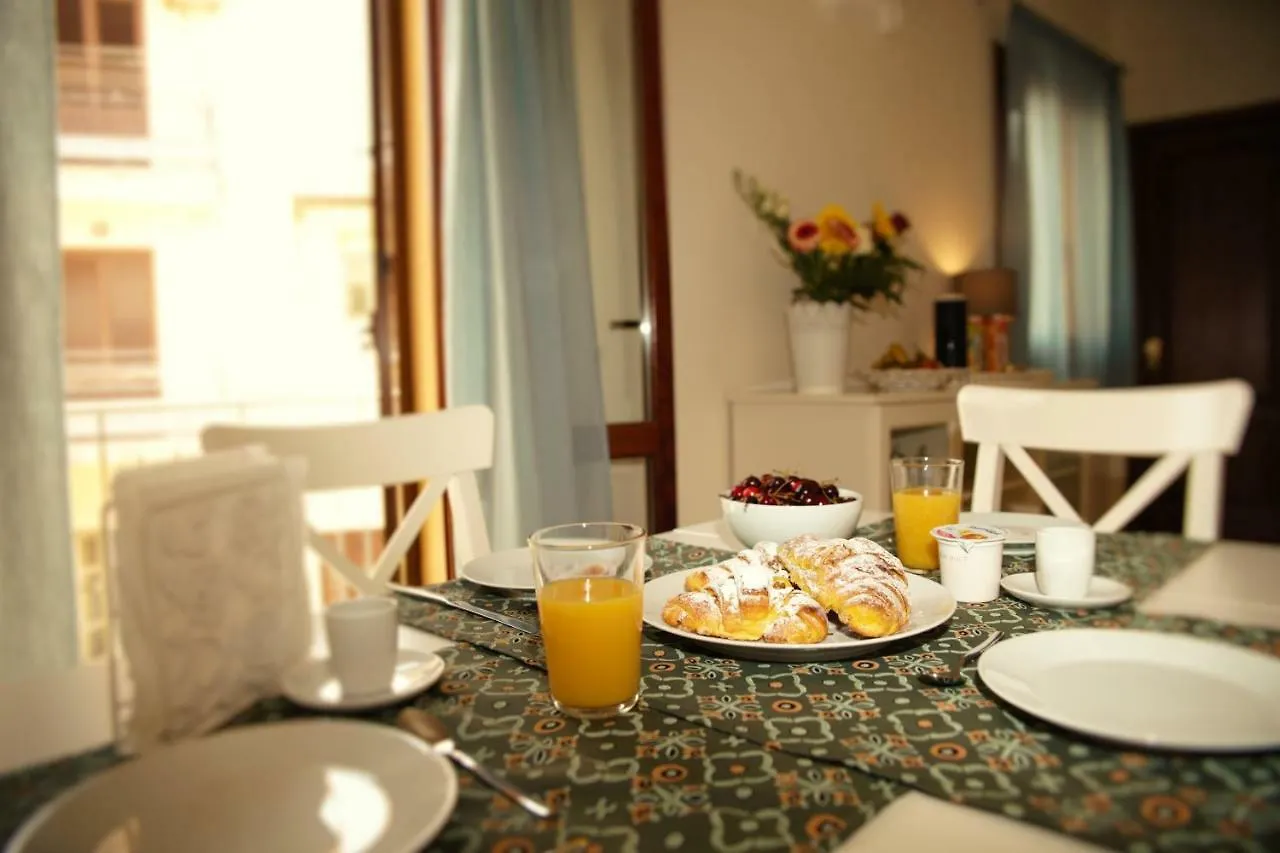 BnB DonnaLaura Carini Couette-café